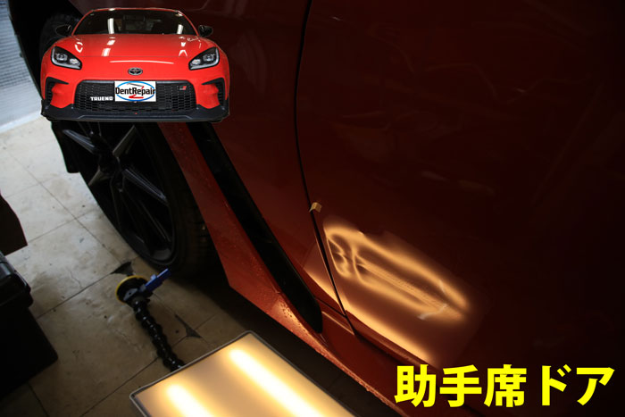 86助手席ドアのへこみ、修理前の写真