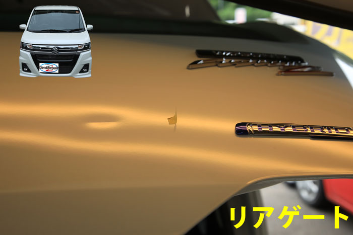 ワゴンRリアゲートのへこみ、修理前の写真
